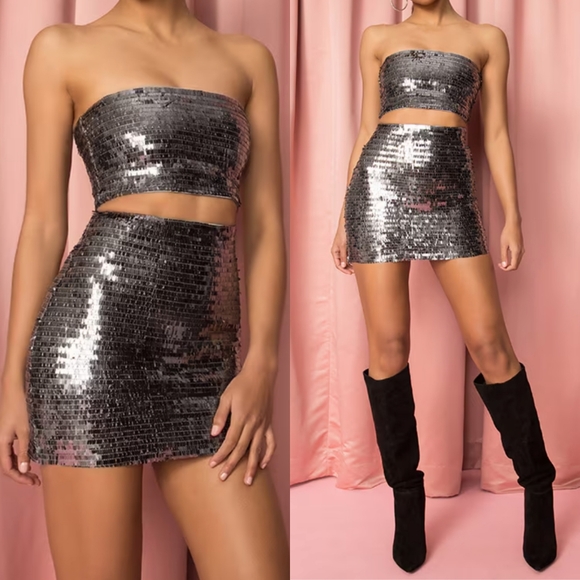 superdown Dresses & Skirts - Revolve Superdown Lila Fringe Sequin Set Mini Skirt Crop Top Womens Small Silver